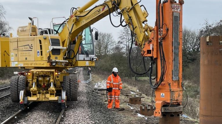 RRV rig installing CHS piles on HS2