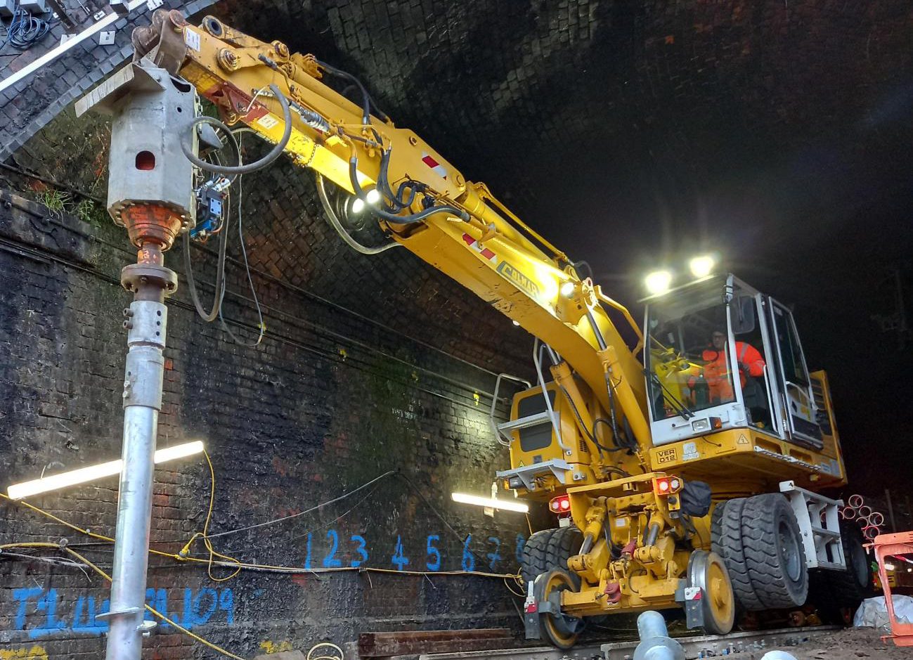 Van Elle Rail and Specialist Piling teams working in Kentish Town