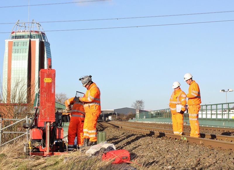 Van Elle's ground investigation specialists - Strata Geotechnics - delivering dynamic sampling trackside