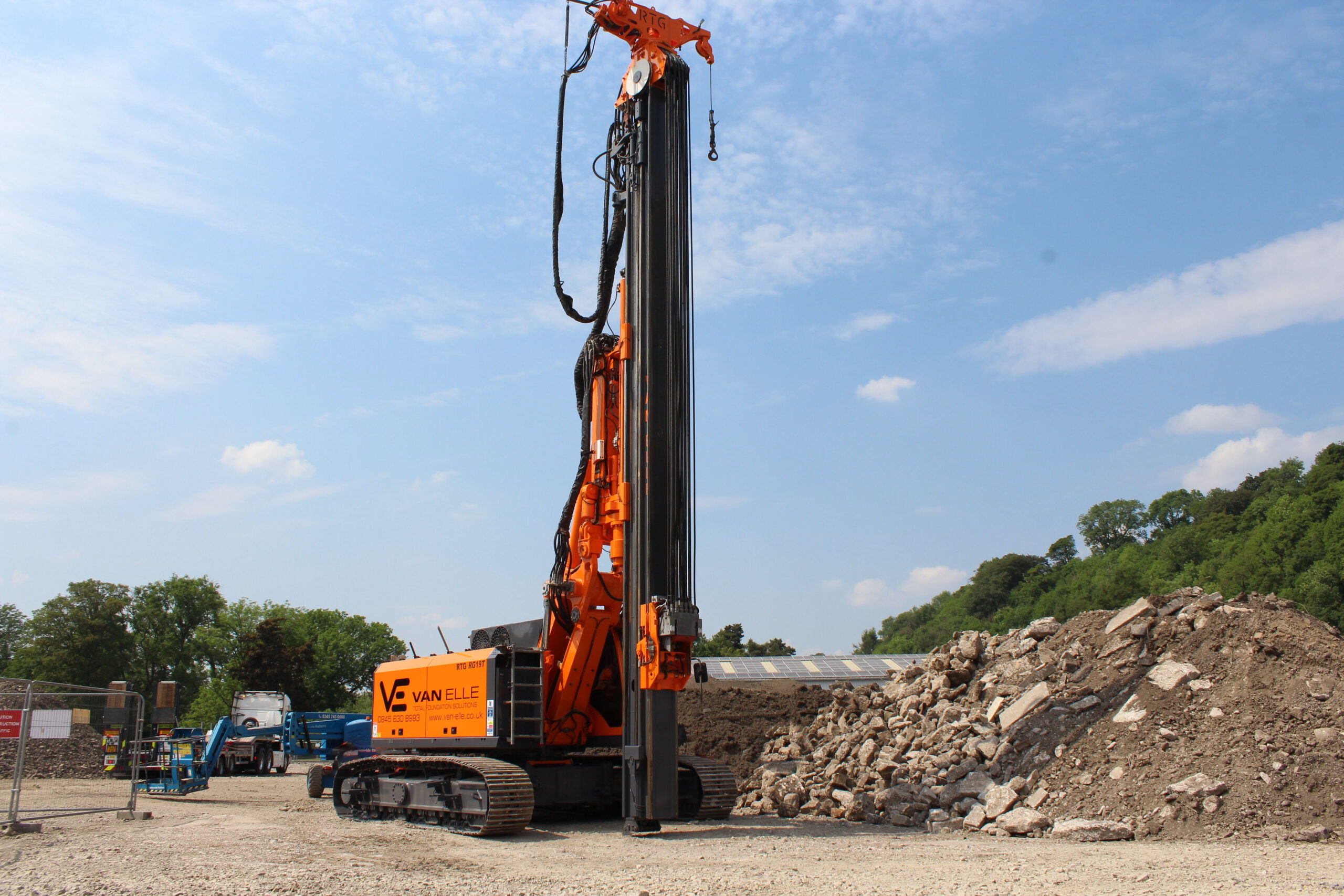 Rigid inclusion rig
