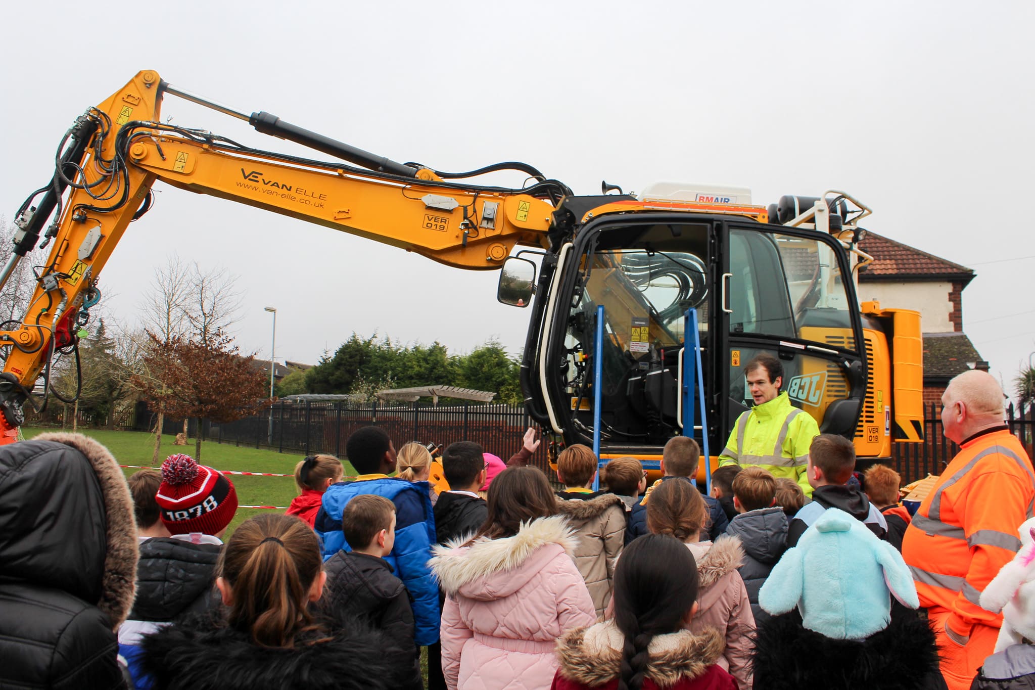 Van Elle’s Educational Outreach inspires future engineers at Orchard Primary & Nursery School.