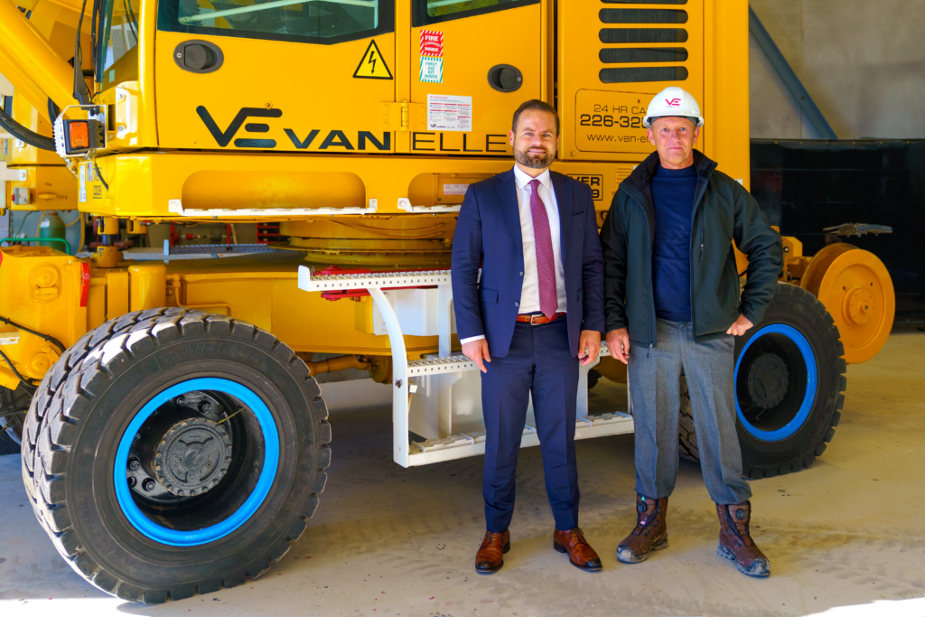 Van Elle Showcase Rail Plant in Ontario Ministerial Visit